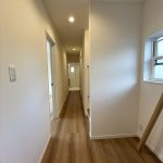 靴箱はトールタイプの鏡付きでブーツ類もスッキリ収納！ お出かけ前に全身チェック出来ます♪