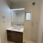 収納が豊富な洗面台 簡単お手入れと収納のおかげで水回りがスッキリキレイに！