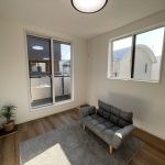 リビングには二面にガス床暖房が入っているのでお部屋が優しく暖まります♪