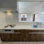 豊富な収納と食洗機、浄水器付の水栓が特徴的です。